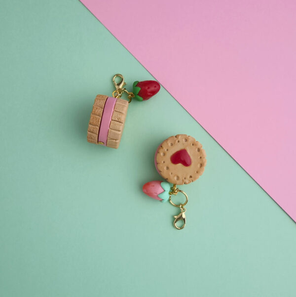 ❤️ Strawberry Sandwich Cookie Charm - Image 3
