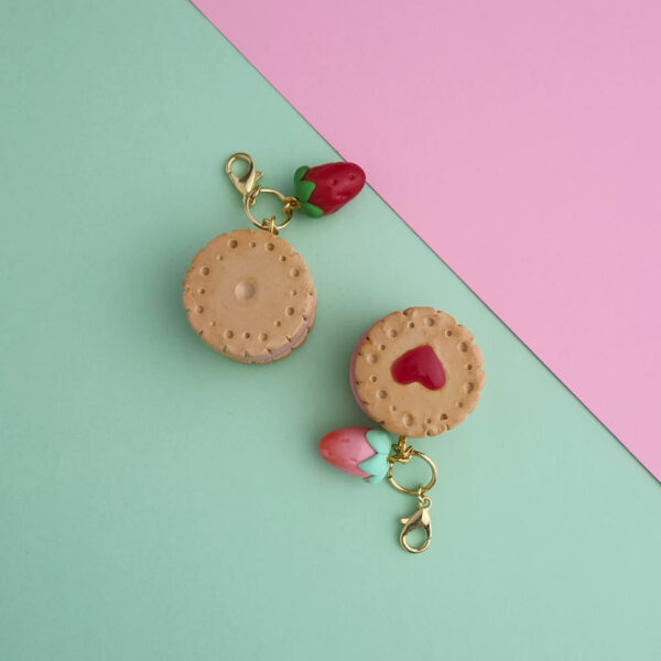 ❤️ Strawberry Sandwich Cookie Charm - Image 2